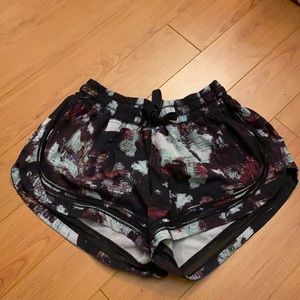 Lululemon “Hotty Hot Shorts” 4” | Size 6
